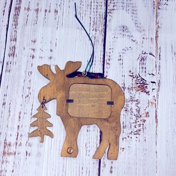 Wooden Christmas moose ohoto ornament - Picture 3 of 3